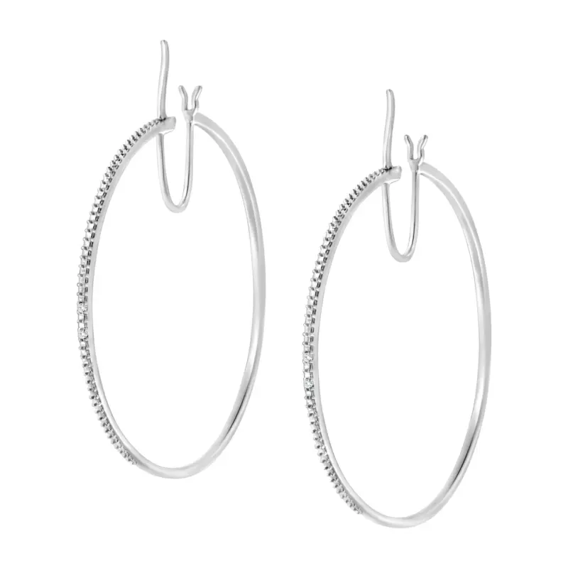 Boucles d'oreilles créoles de taille moyenne en argent sterling avec accent diamant – Image 3