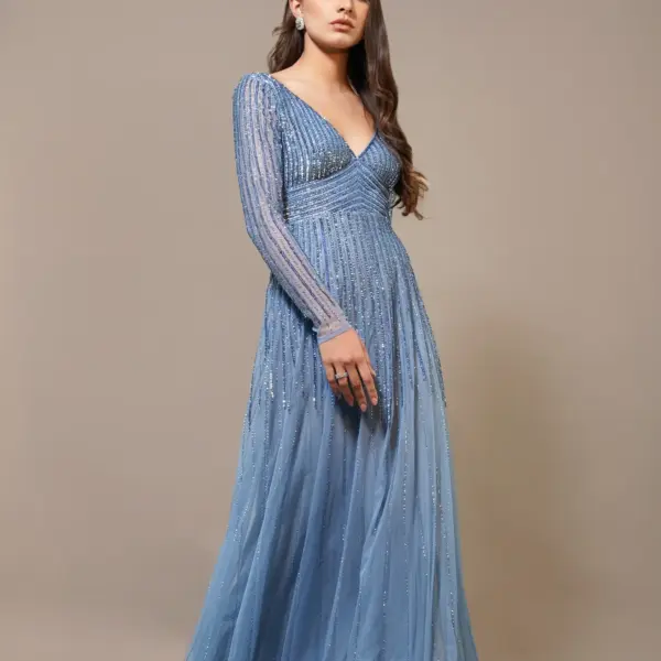 Robe longue à ornements Laura en bleu poudré